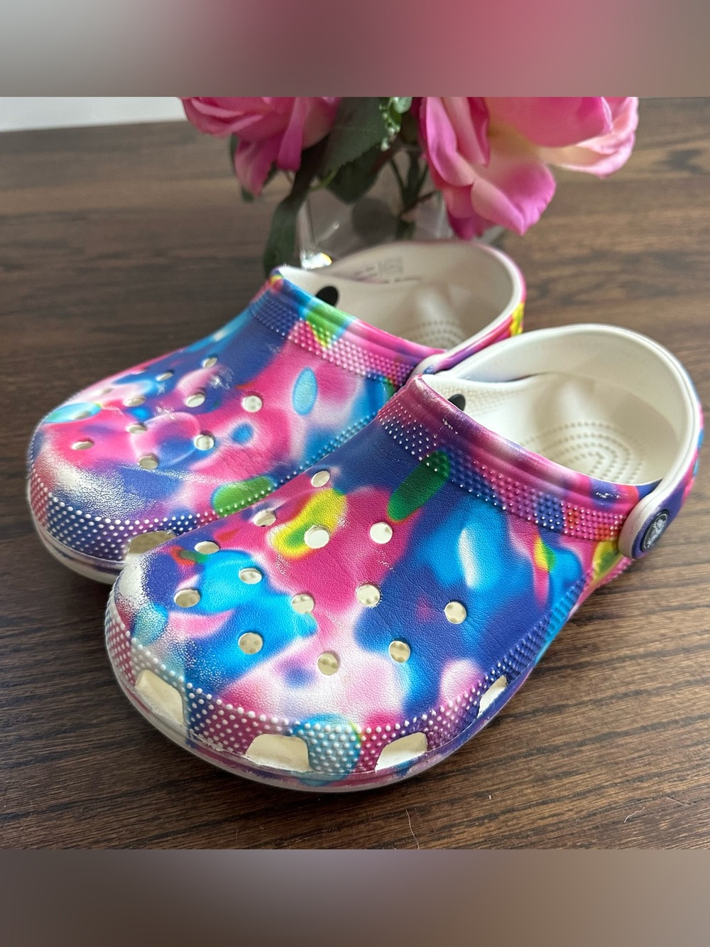 Crocs tie dyed solarized classic, size W6